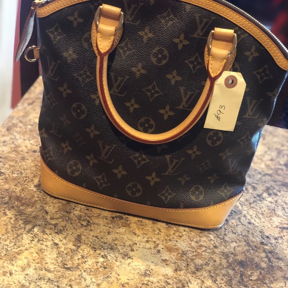 Louis Vuitton Handbags - Louis Vuitton monogram lockit